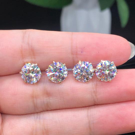 Tera Earrings in White Gold
