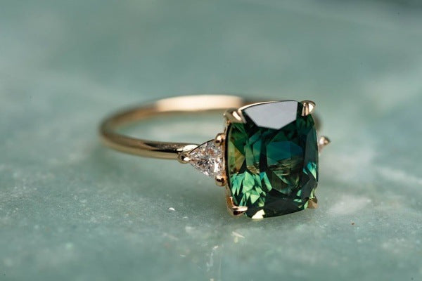 Gold Vintage-Style Green Gemstone Ring