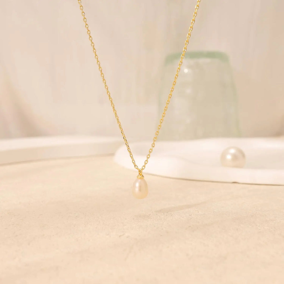 Single Pearl Pendant Necklace
