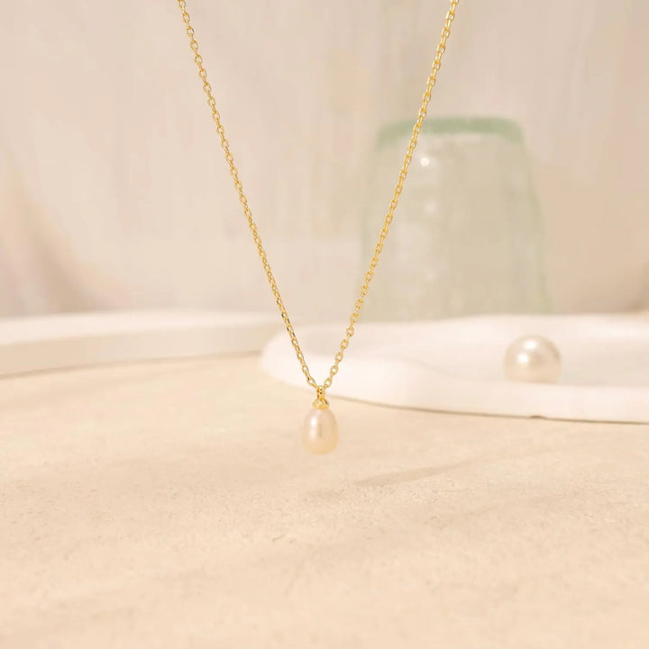 Single Pearl Pendant Necklace