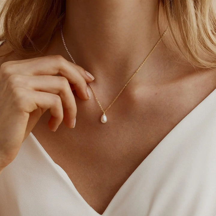 Single Pearl Pendant Necklace