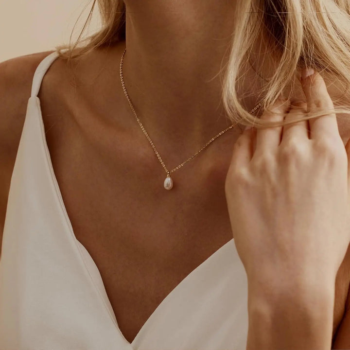 Single Pearl Pendant Necklace